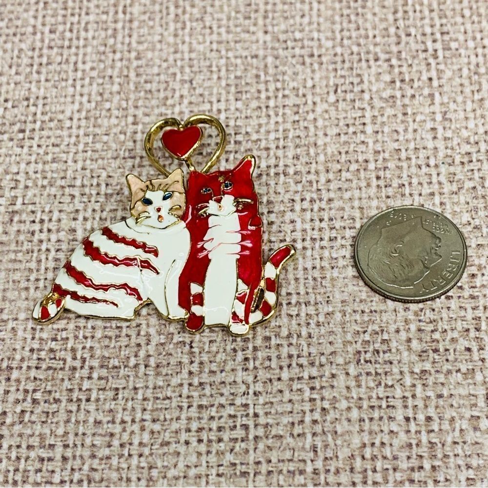 Gold‎ Red White Painted Cat Brooch